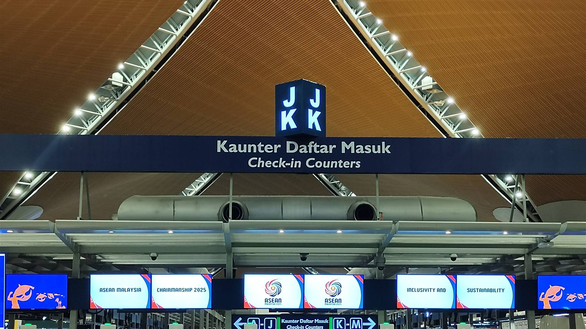 Check-in hall at KLIA Terminal 1, home of KLIA duty free whisky shops run by Eraman