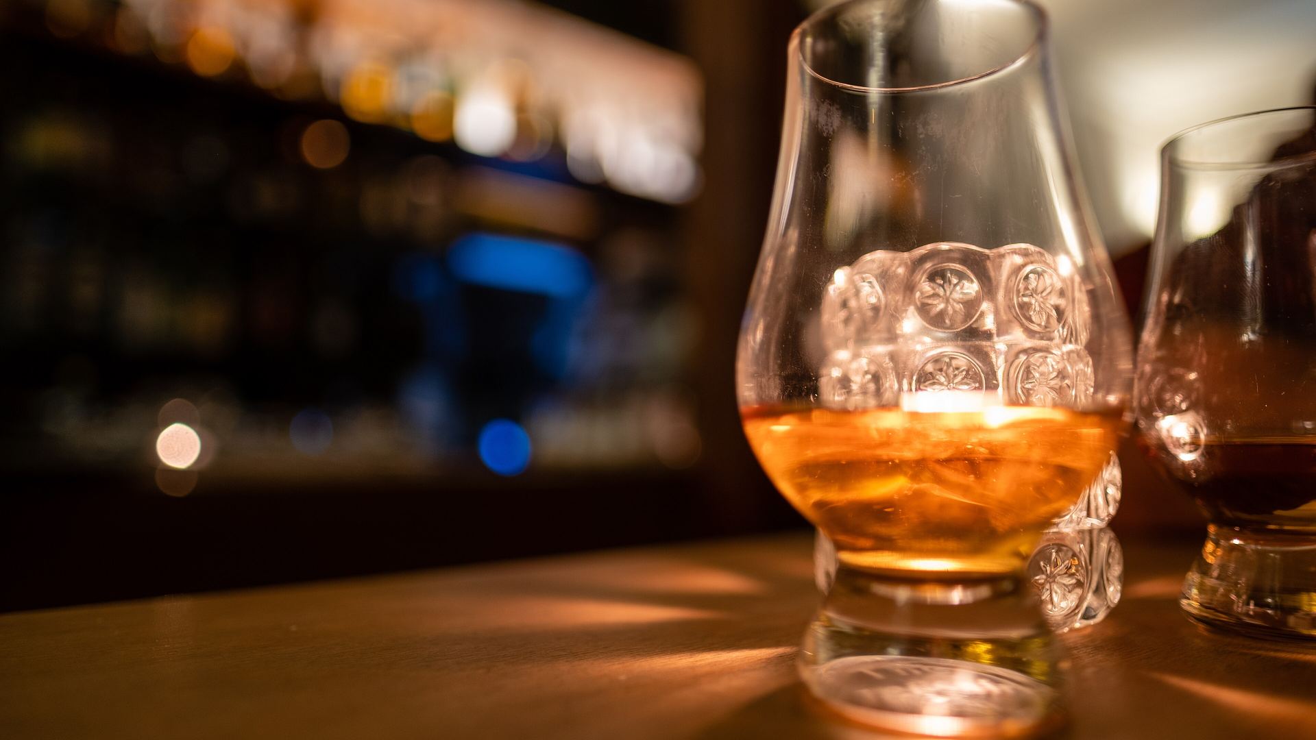 Whisky glass on a bar counter, illustrating our guide to whisky under RM100 in Malaysia